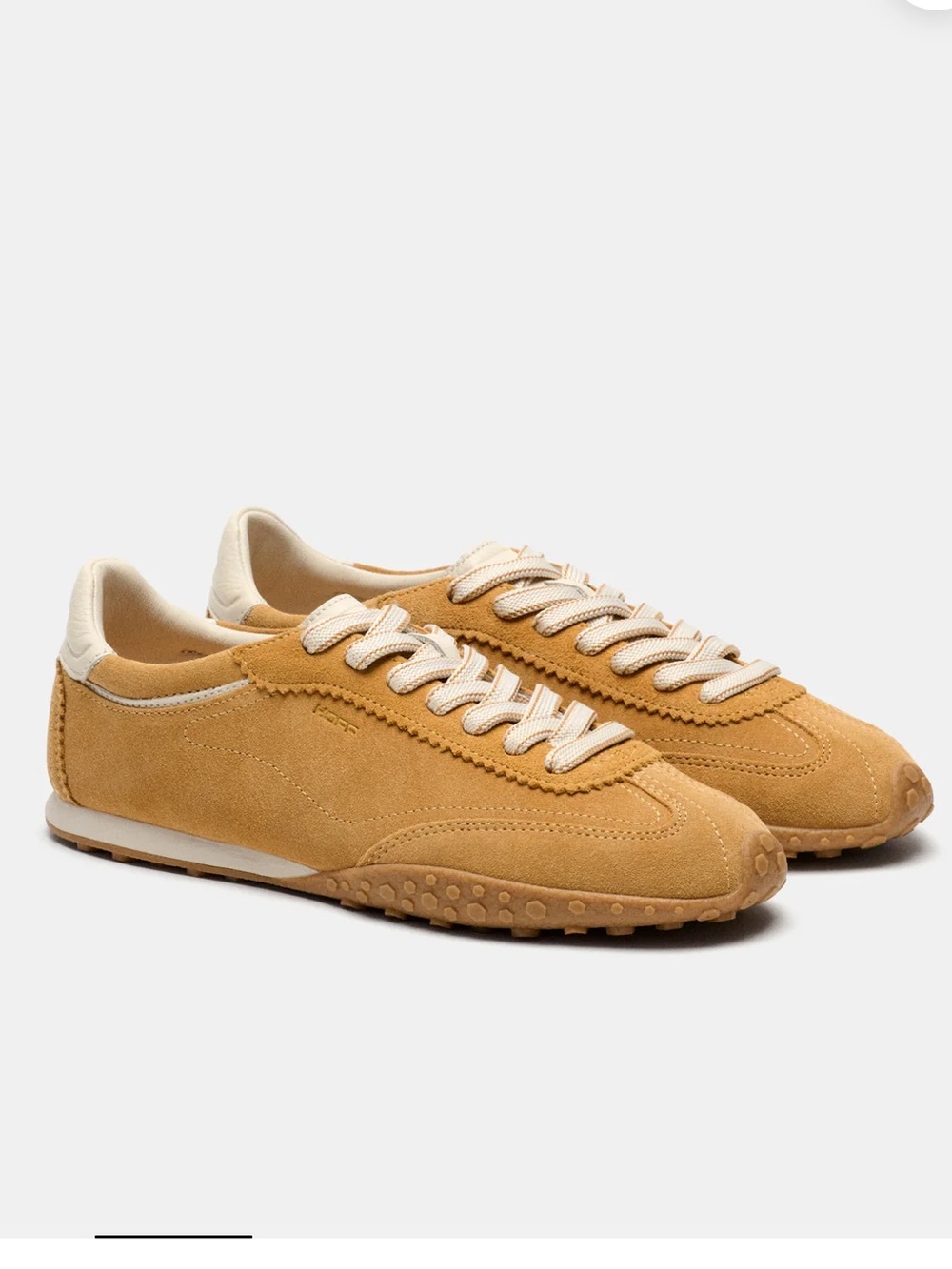 Hoff bridge suede sneaker in Camel
Size 7 NW